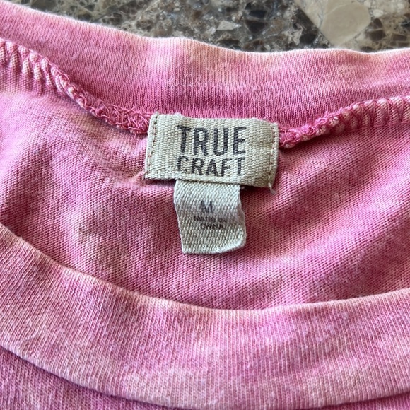 True Craft Ruffled sleeved T-shirt with distressing - Picture 3 of 5